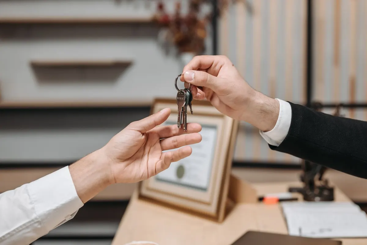 How to Lease Out a Pub: A Landlord’s Guide to Tenant Vetting and Lease Terms